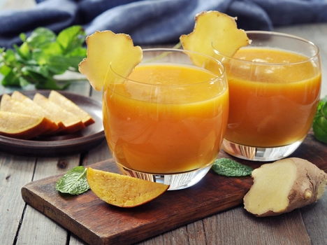 Koktajl mango–pomarańcza z nutą imbiru